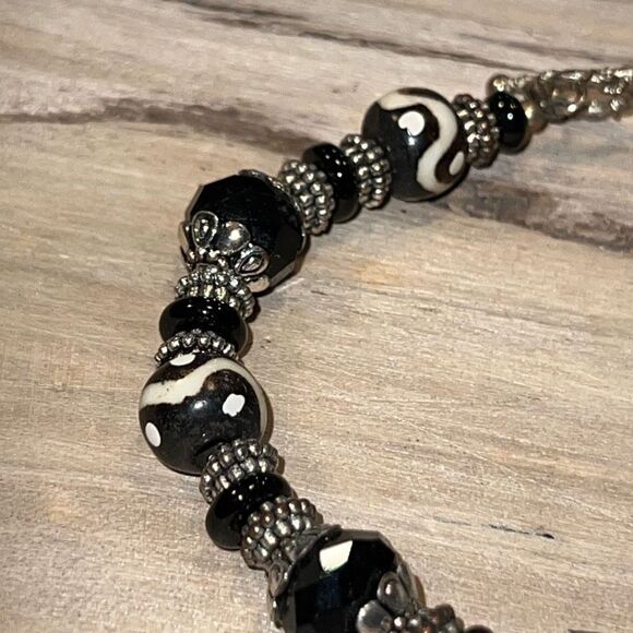 Bohemian Black & White African Tribal Bracelet - Picture 3 of 6